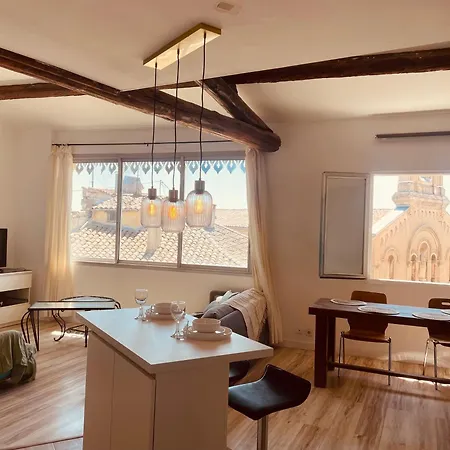 Les Toits Ensoleilles De Madeleine * Nîmes