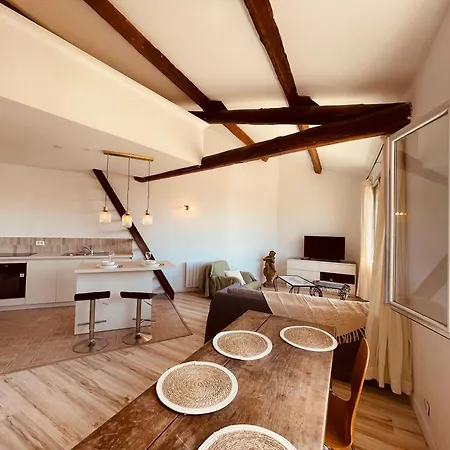 Les Toits Ensoleilles De Madeleine Apartment Nimes