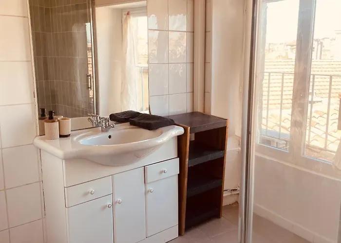 Les Toits Ensoleillés De Madeleine